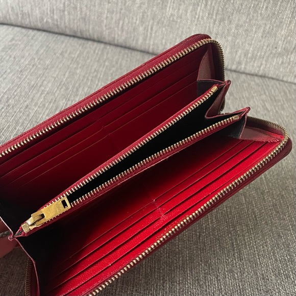 💯 Authentic YSL Chevron Pebble Leather Long Wallet - Picture 4 of 13